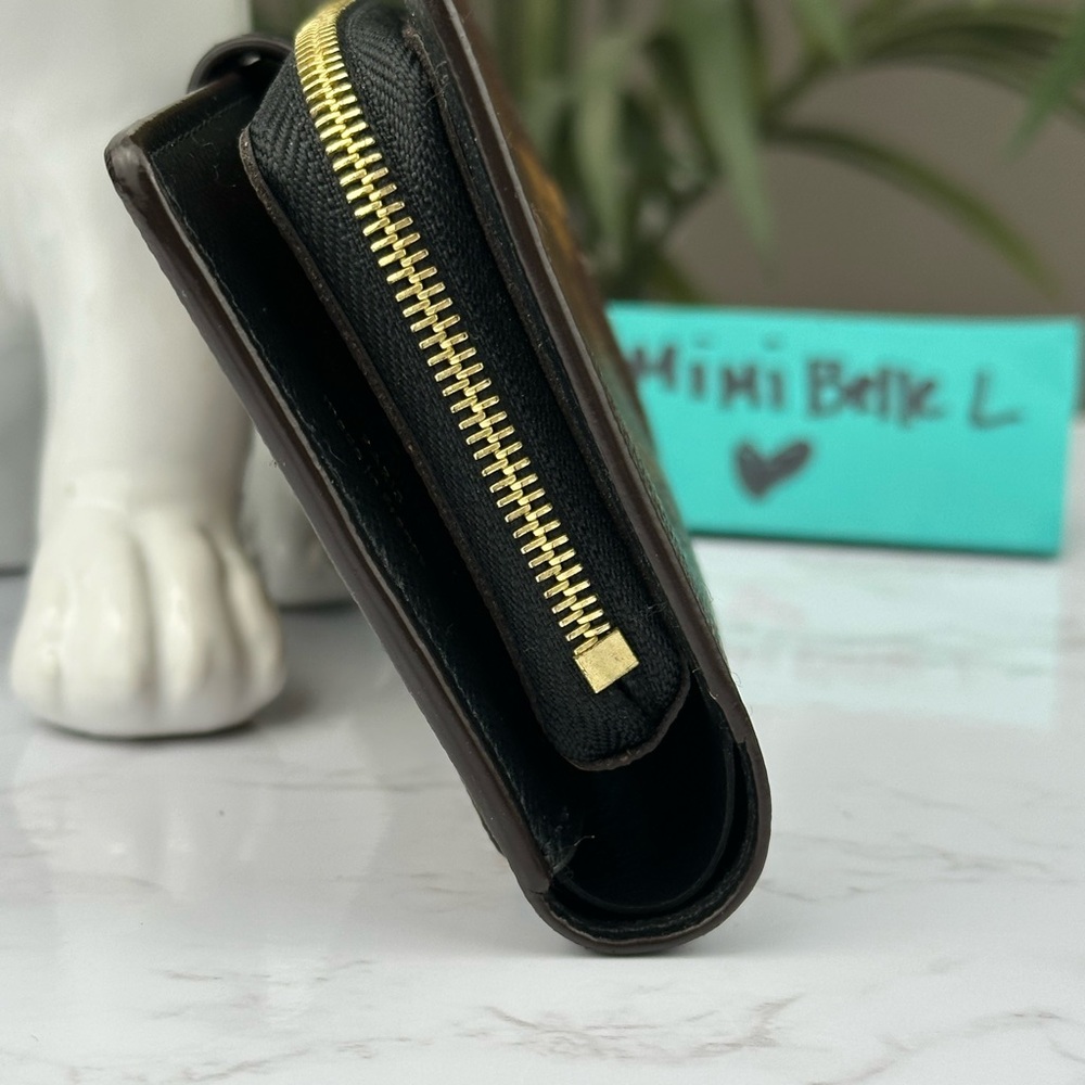 Louis Vuitton Juliette Wallet in Reverse Monogram - Picture 4 of 12